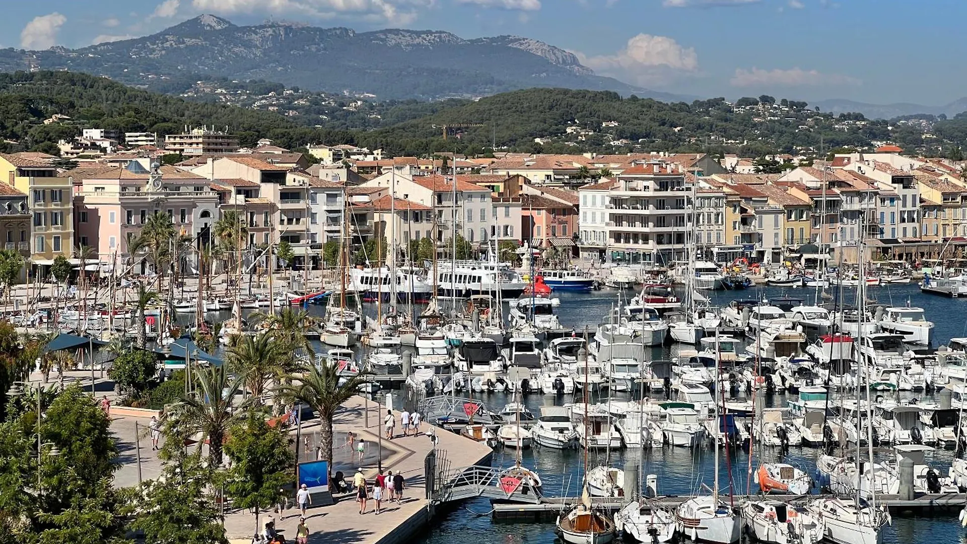 Breathtaking Mediterranean Views From Renovated Cosy Nest, Walk To Portissol Beach And Port Sanary-sur-Mer