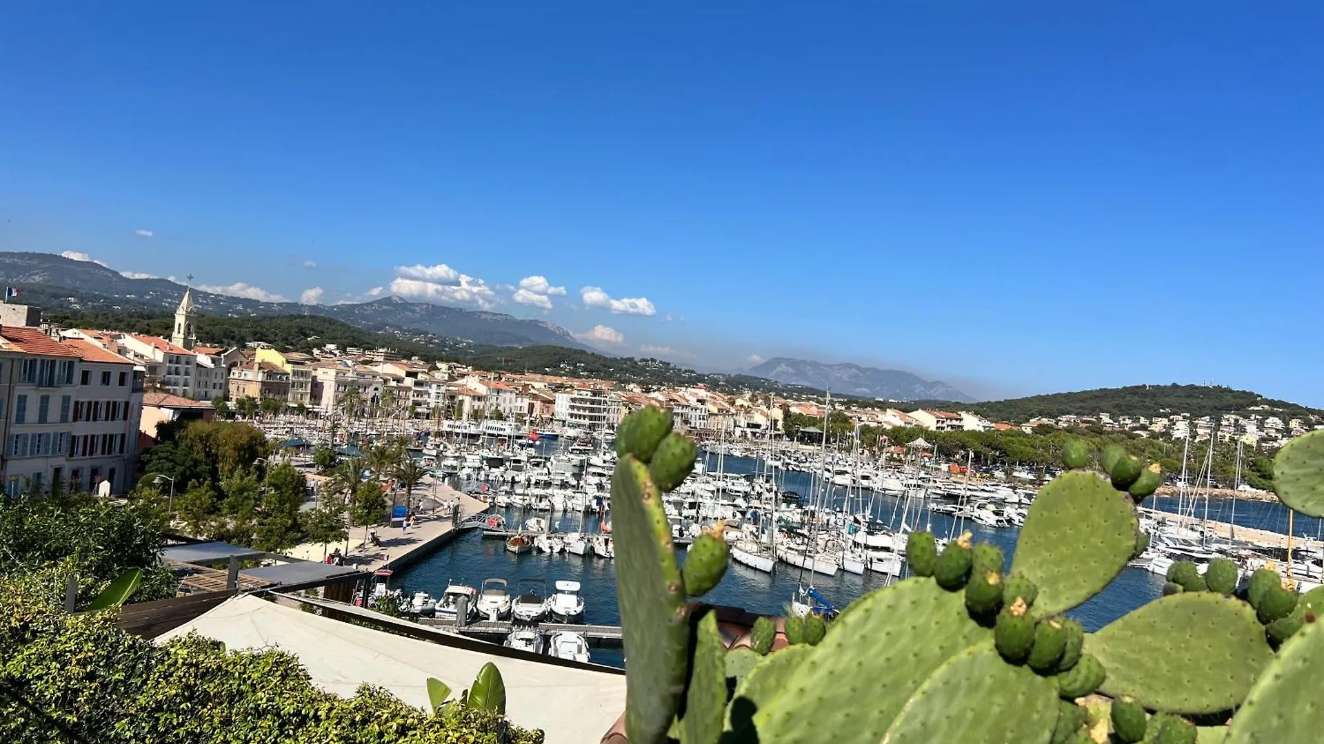 Breathtaking Mediterranean Views From Renovated Cosy Nest, Walk To Portissol Beach And Port Sanary-sur-Mer Daire