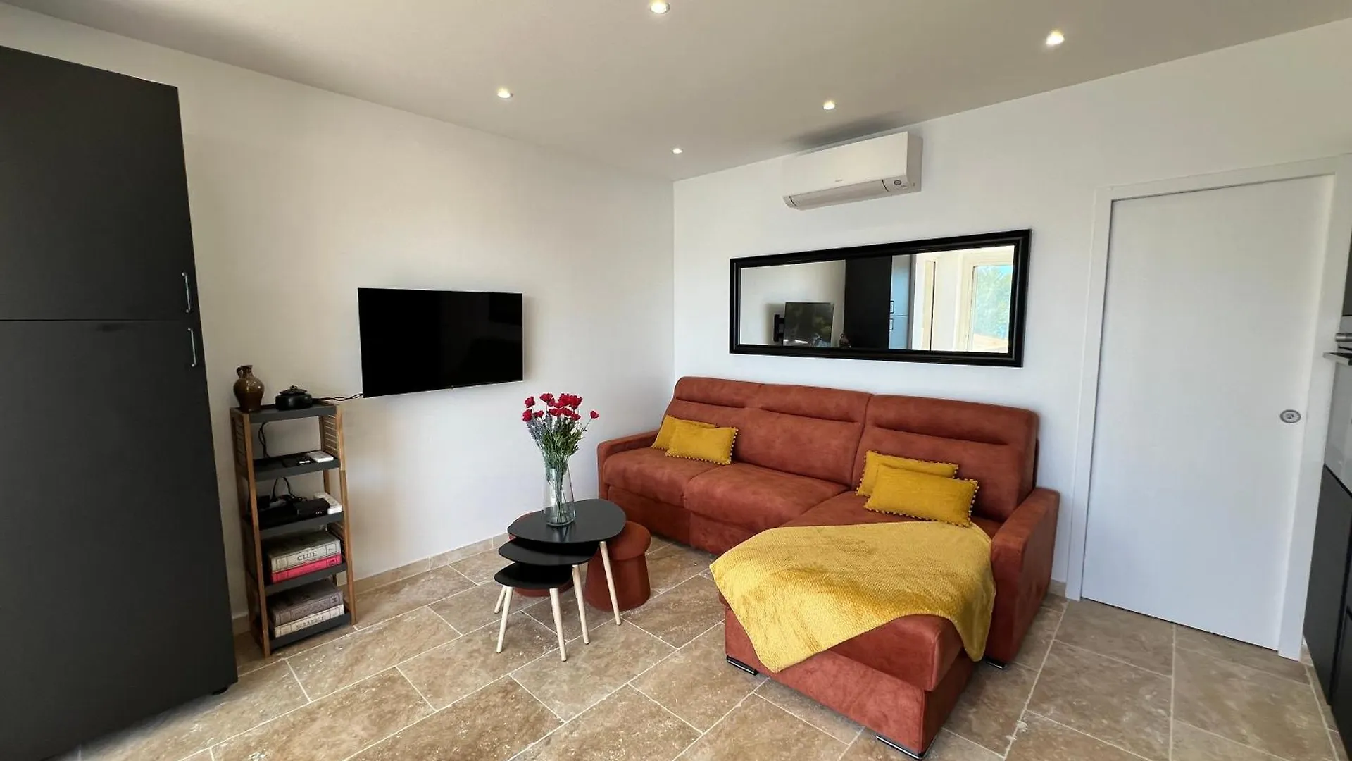 Breathtaking Mediterranean Views From Renovated Cosy Nest, Walk To Portissol Beach And Port Sanary-sur-Mer