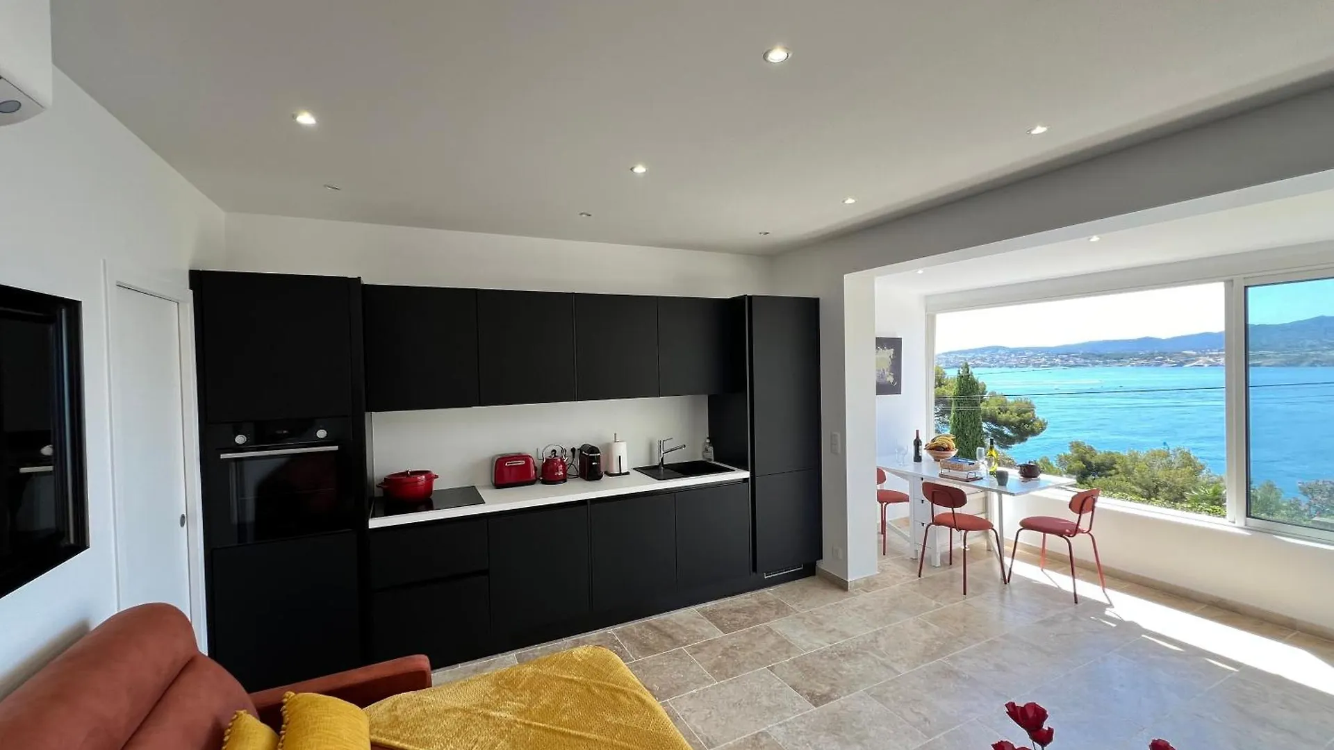 Breathtaking Mediterranean Views From Renovated Cosy Nest, Walk To Portissol Beach And Port Sanary-sur-Mer